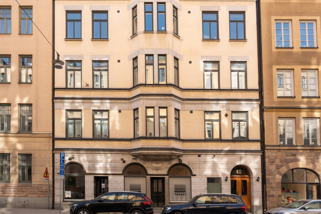 Skottning av Tak BRF Bostadshus. Stora Ursvik Sundbyberg