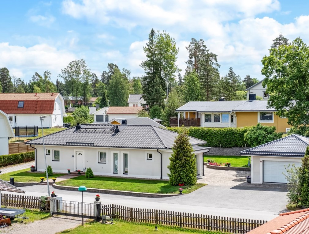 Omläggning av Tak Villa. Uppsala Fyrislund
