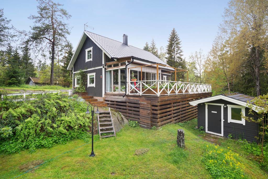 Takreparation efter vattenläcka betongpannor villa. Gudö Tyresö